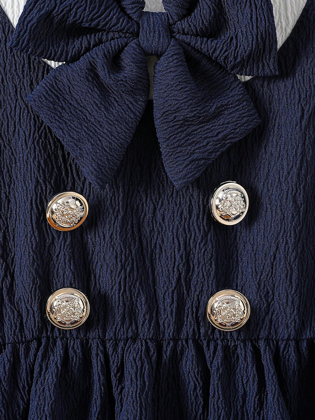 Robe 2 en 1 à col claudine bleu marine, à double boutonnage et ourlet plissé